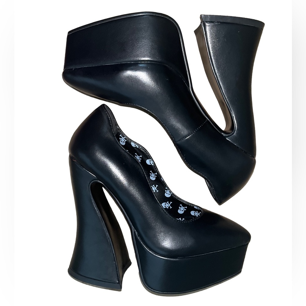 Lamoda Gothic Pointed Toe High Heel Platform Pumps